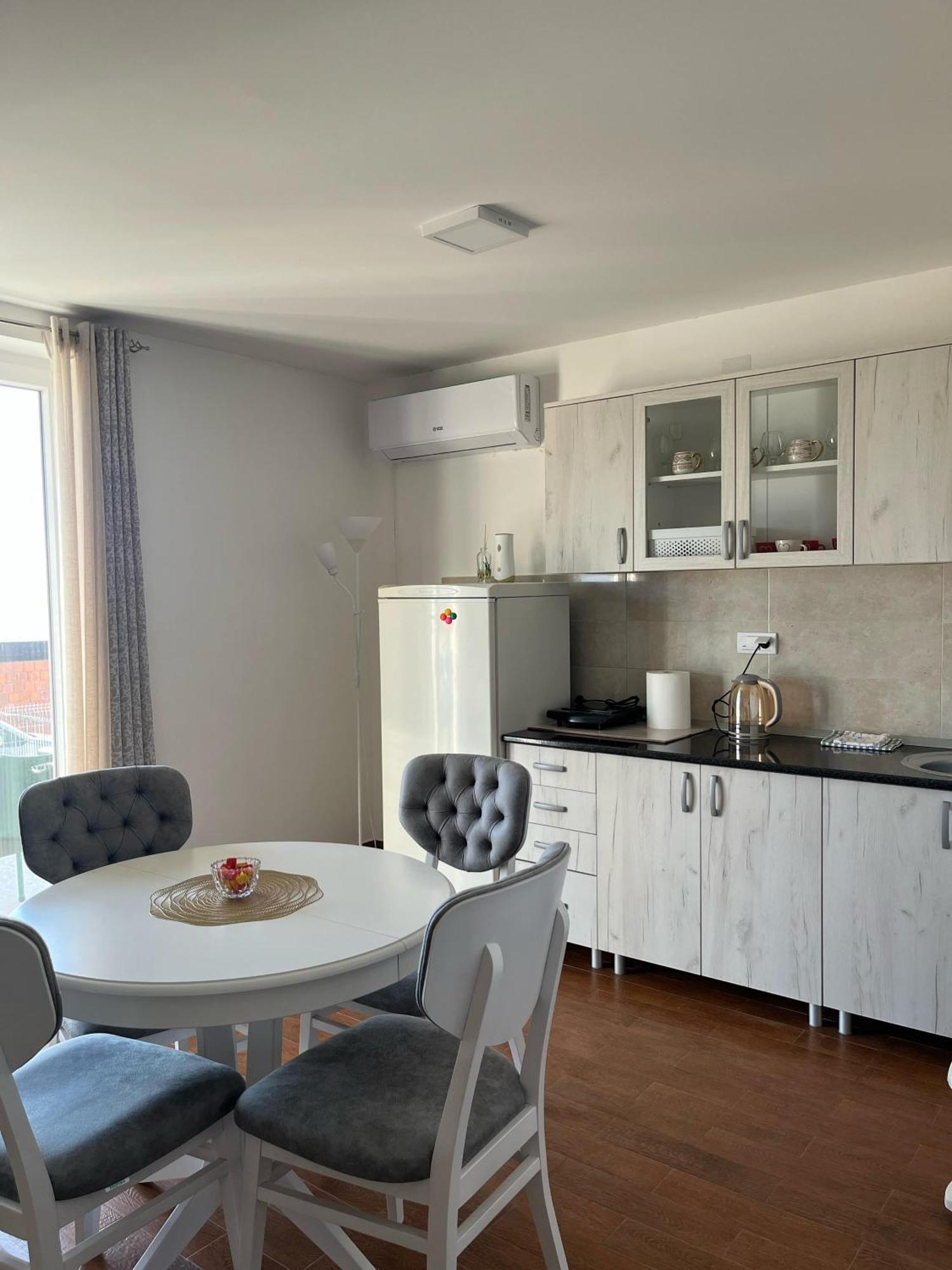 Surcin Apartment Ledine Buitenkant foto